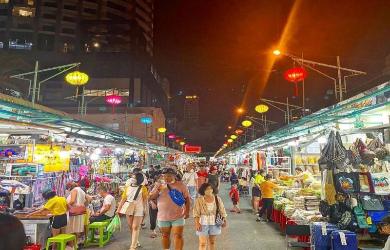 Night markets and evening activities