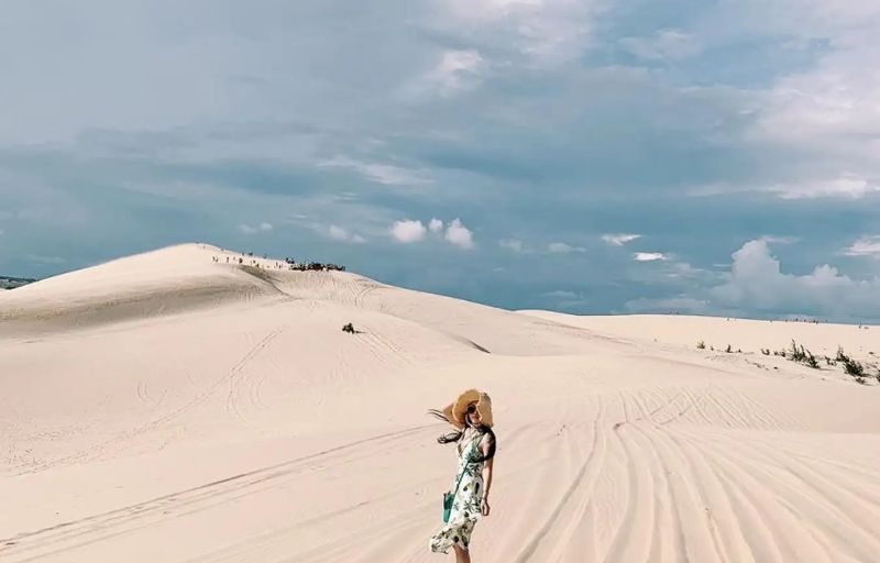 What are the Mui Ne white sand dunes