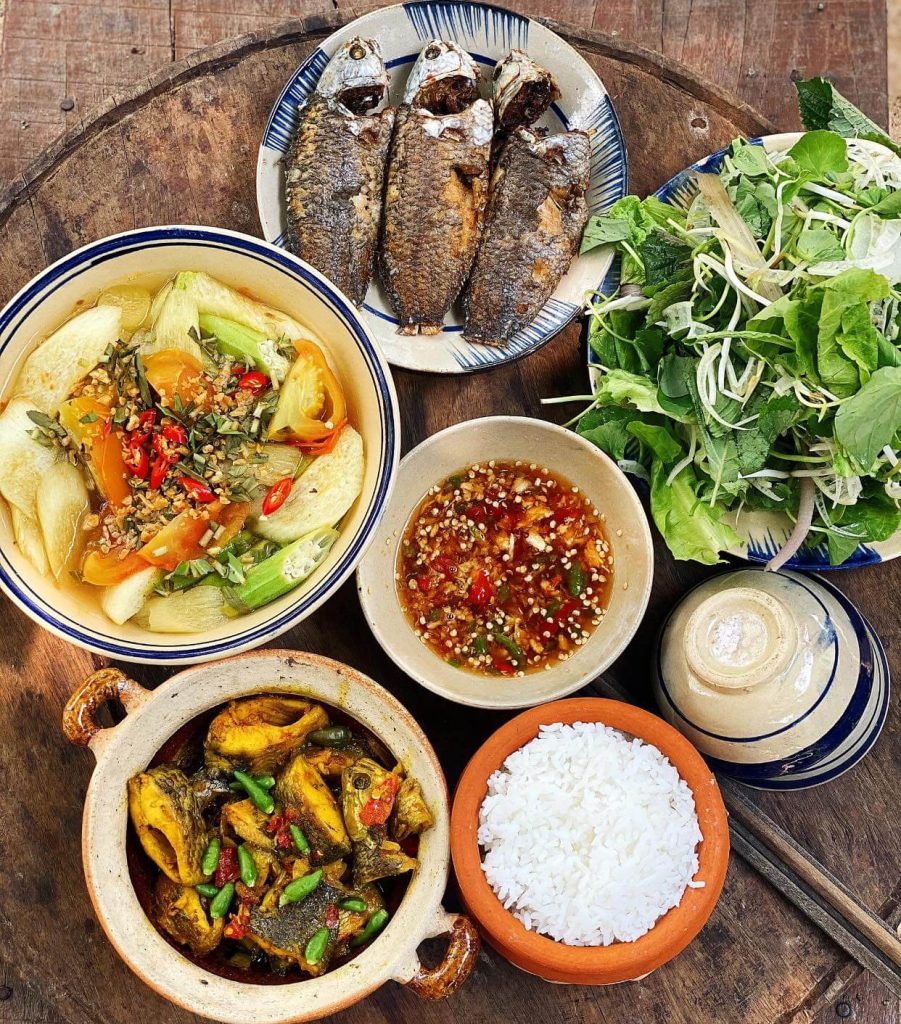 Enjoy a home-cooked lunch at a local homestay