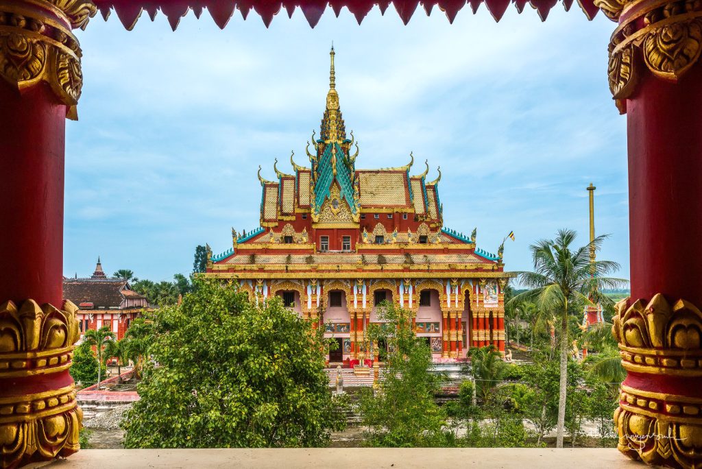 Ghositaram Pagoda - The largest Khmer Theravada Buddhist hall in Vietnam